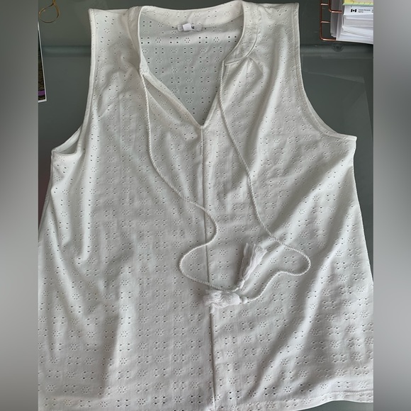 Pretty Summer Eyelet top - Picture 1 of 3